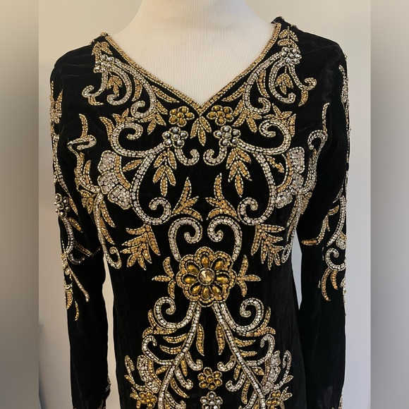 VTG BLACK VELVET BEADED EMBELLISHED GOWN DRESS SIZE SMALL - Picture 9 of 16